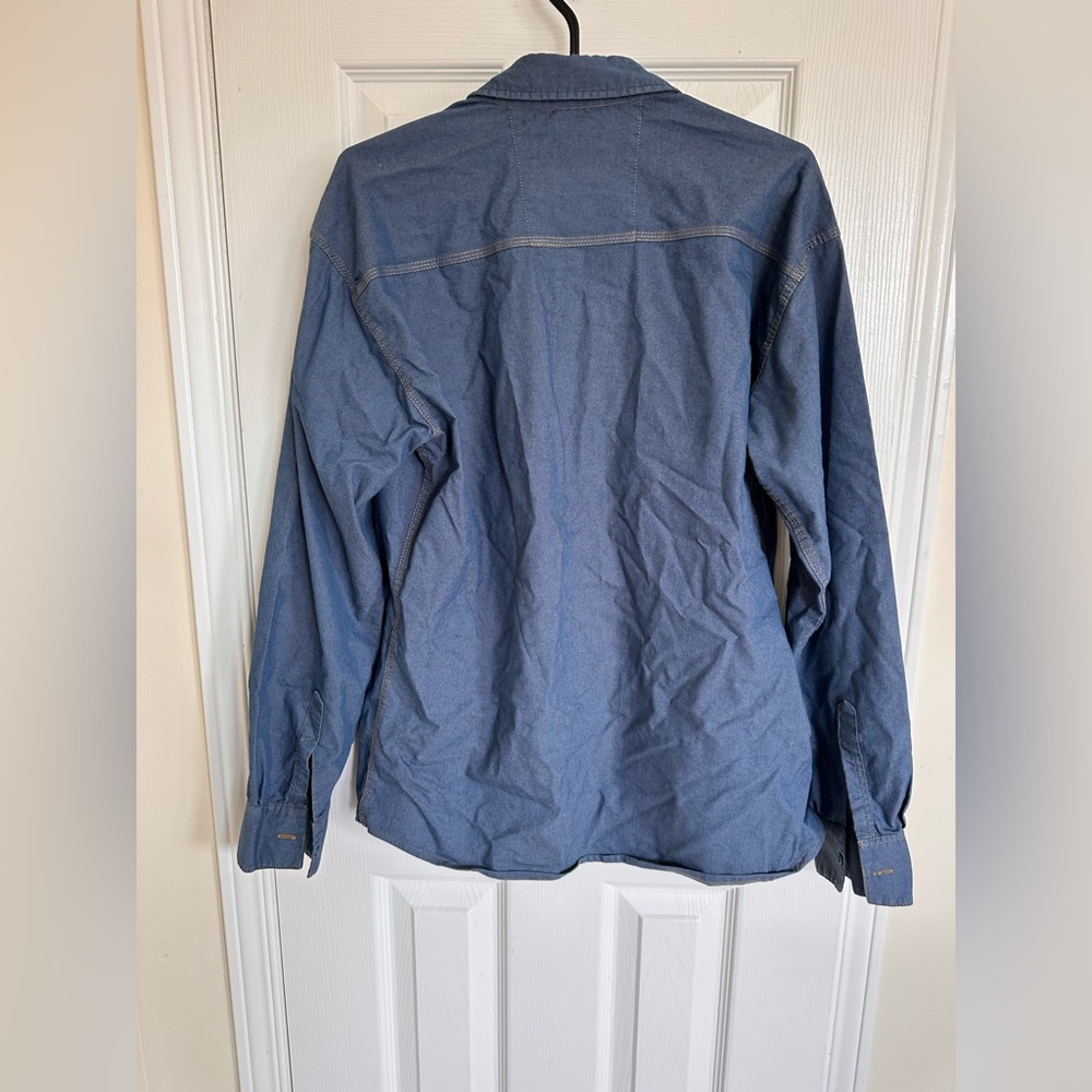 Button-Up Shirt - Picture 4 of 4